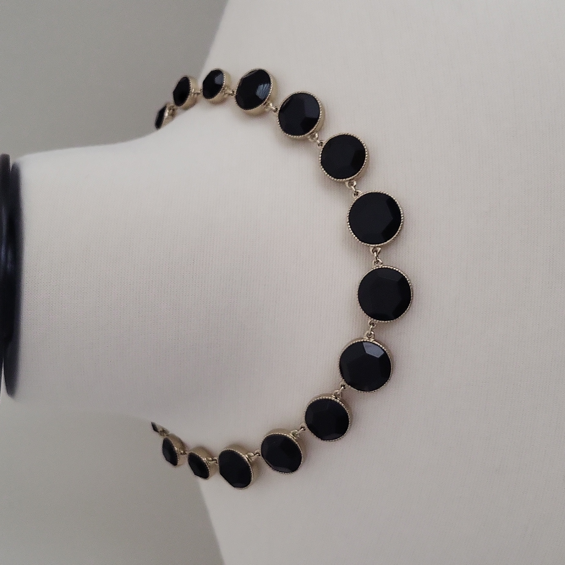 Reversible Black Or Cream Choker - The Limited 16$